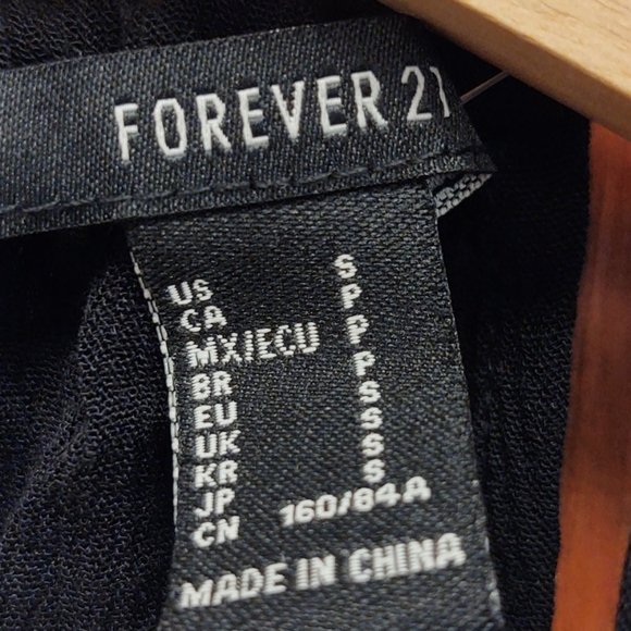 Forever 21 Sexy Black V Neck Cami - Picture 4 of 6